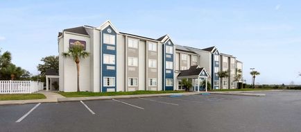 Microtel Inn & Suites Zephyrhills Exterior