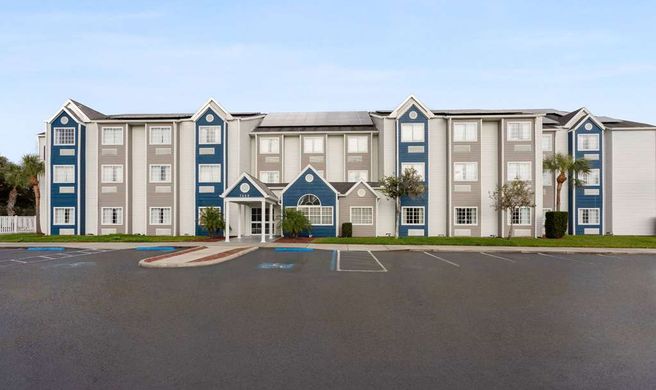Microtel Inn & Suites Zephyrhills Exterior