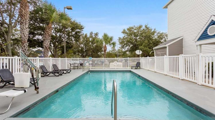 Microtel Inn & Suites Zephyrhills Pool
