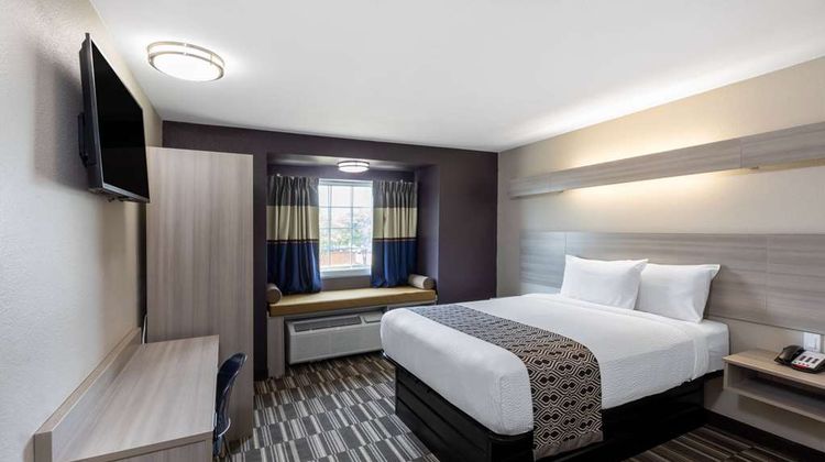Microtel Inn & Suites Bossier City Suite