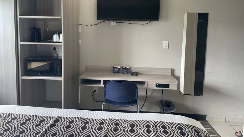<b>Microtel Inn & Suites Bossier City Room</b>. Images powered by <a href="https://iceportal.shijigroup.com/" title="IcePortal" target="_blank">IcePortal</a>.
