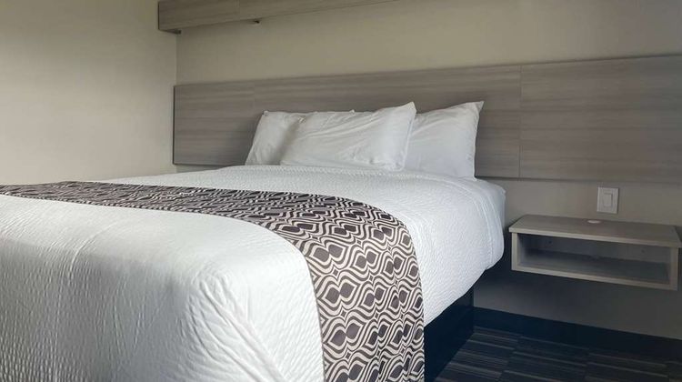 Microtel Inn & Suites Bossier City Room