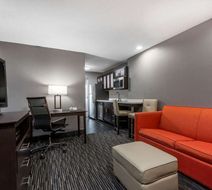 Hawthorn Suites by Wyndham Columbus West Room