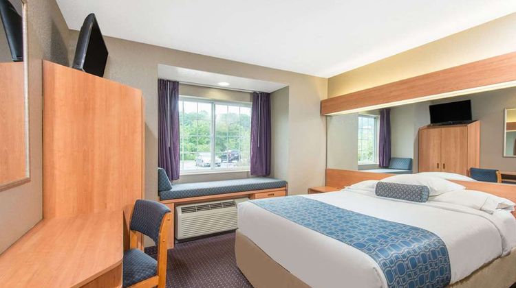 Microtel Inn & Suites by Wyndham Room