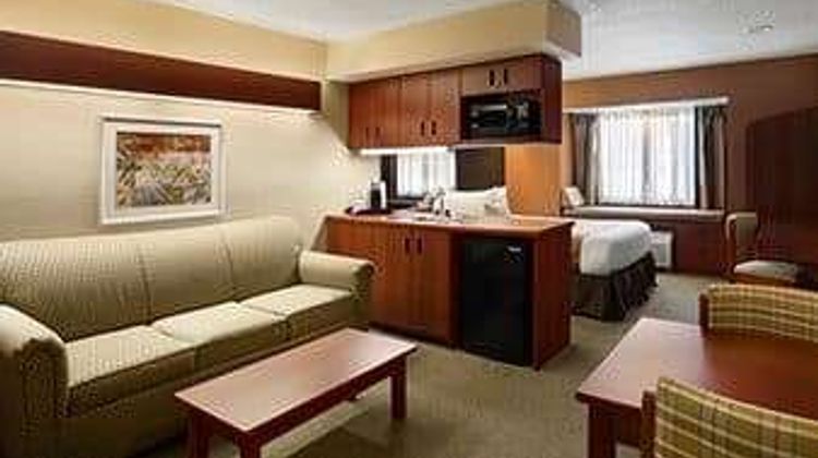 Microtel Inn & Suites by Wyndham Dover Suite