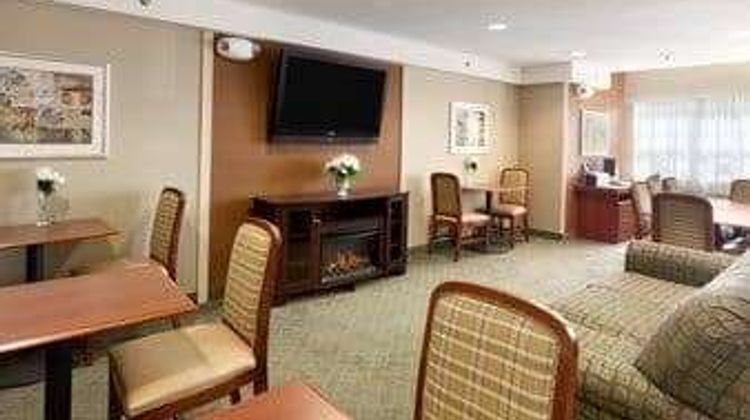 Microtel Inn & Suites by Wyndham Dover Lobby