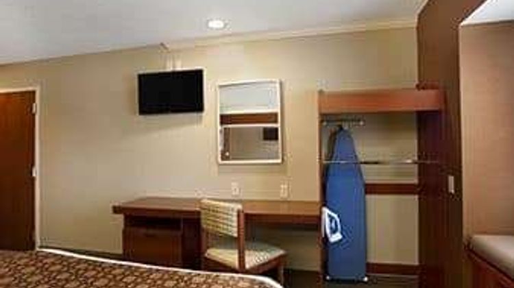 Microtel Inn & Suites by Wyndham Dover Room