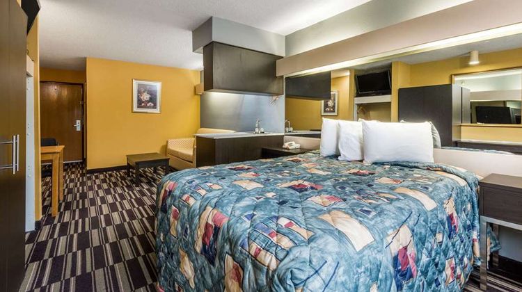 Microtel Inn & Suites Riverside Room