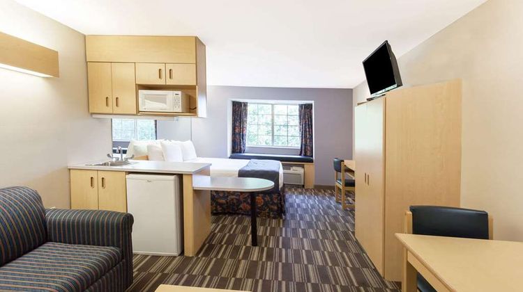 Microtel Inn & Suites by Wyndham Conyers Suite