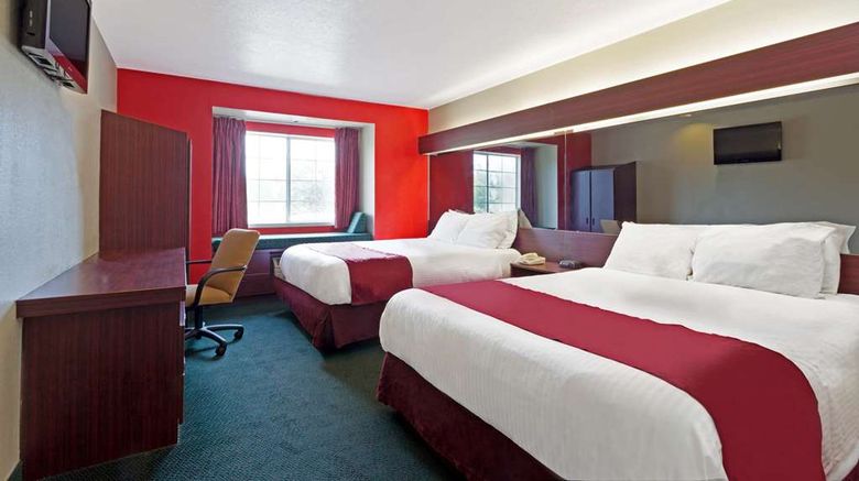 <b>Days Inn & Suites by Wyndham Brandon Room</b>. Images powered by <a href="https://iceportal.shijigroup.com/" title="IcePortal" target="_blank">IcePortal</a>.