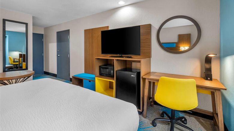 <b>Days Inn & Suites by Wyndham Brandon Pool</b>. Images powered by <a href="https://iceportal.shijigroup.com/" title="IcePortal" target="_blank">IcePortal</a>.
