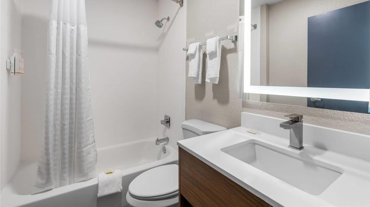 Days Inn & Suites by Wyndham Brandon Suite