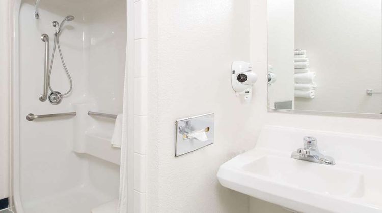 Baymont Inn & Suites Anchorage Airport Room