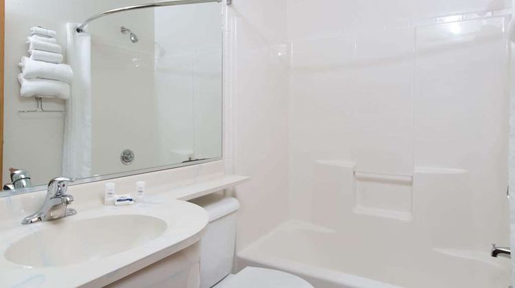 Baymont Inn & Suites Anchorage Airport Room