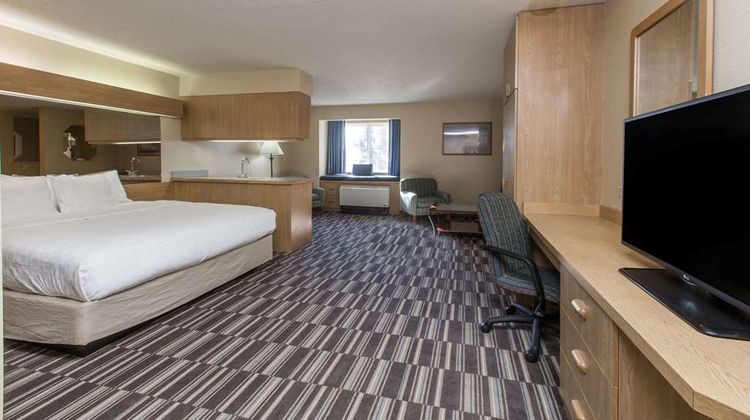 Baymont Inn & Suites Anchorage Airport Room