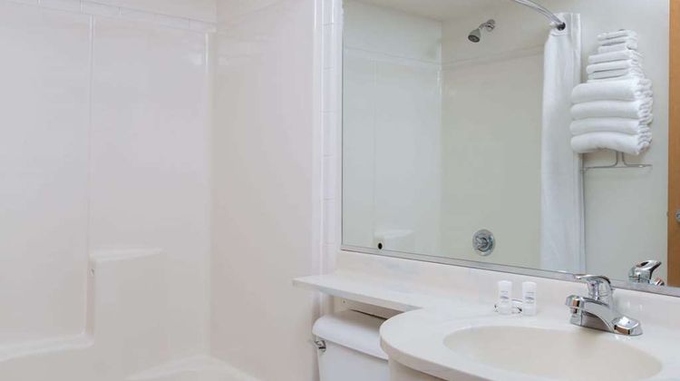 Baymont Inn & Suites Anchorage Airport Room