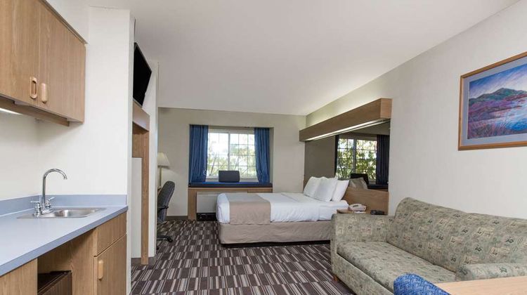 Baymont Inn & Suites Anchorage Airport Suite