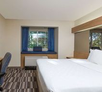 Baymont Inn & Suites Anchorage Airport Room