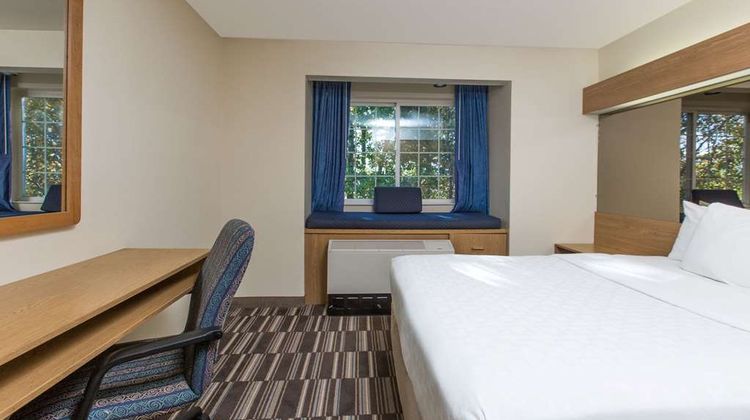 Baymont Inn & Suites Anchorage Airport Room
