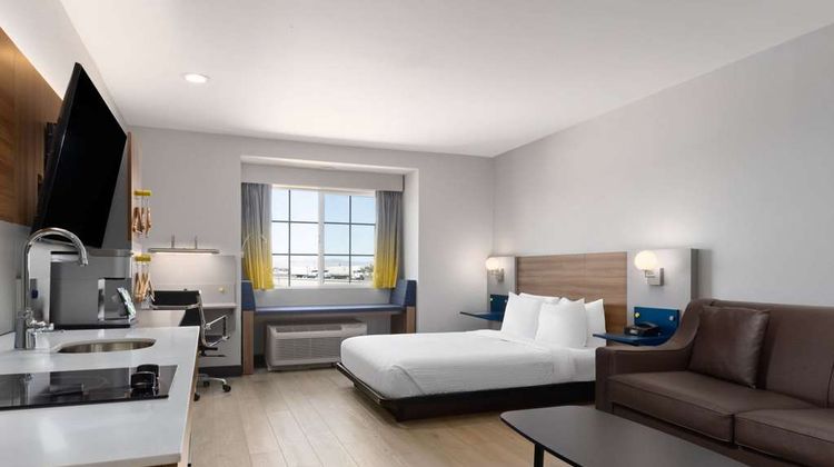 Microtel Inn & Suites by Wyndham Tracy Suite
