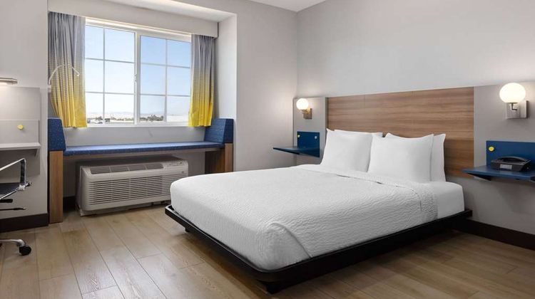 Microtel Inn & Suites by Wyndham Tracy Suite