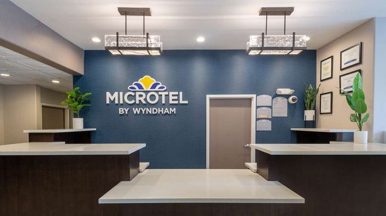 Microtel Inn & Suites by Wyndham Tracy Lobby