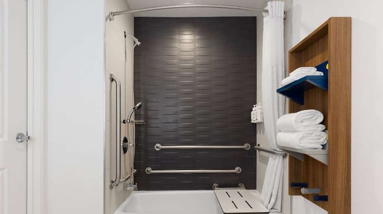 Microtel Inn & Suites by Wyndham Tracy Room