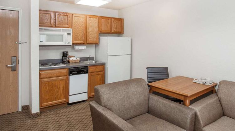 Hawthorn Extended Stay by Wyndham Decatur Suite