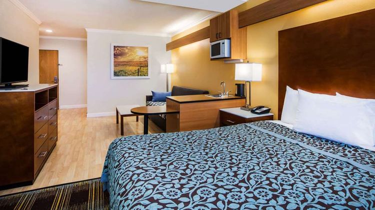 Days Inn & Suites Antioch Room