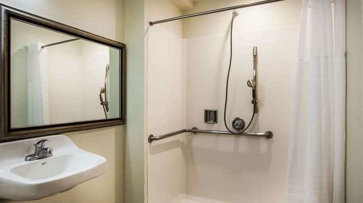 Days Inn & Suites Antioch Room