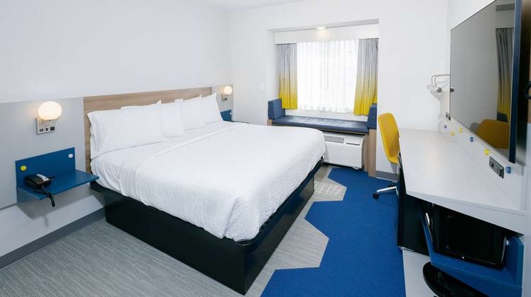 Microtel Inn & Suites Springville Room