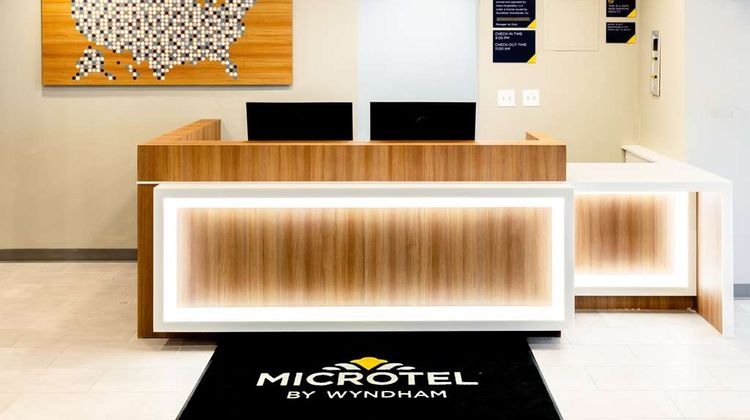 Microtel Inn & Suites Springville Lobby