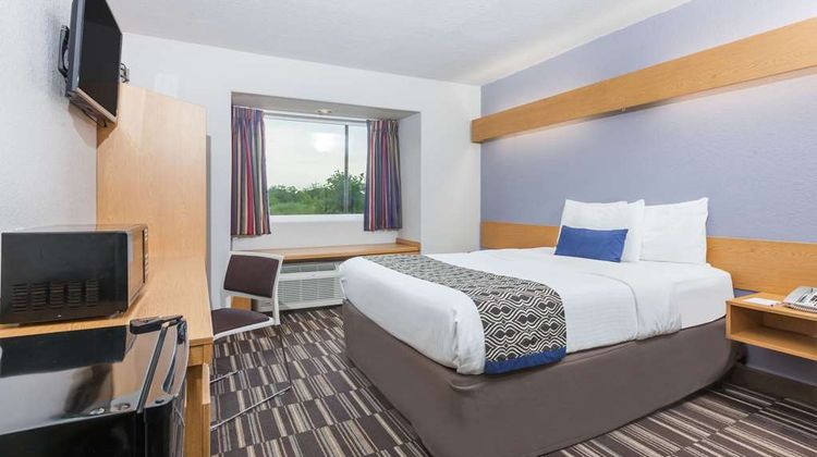 Microtel Inn & Suites by Wyndham Ardmore Suite