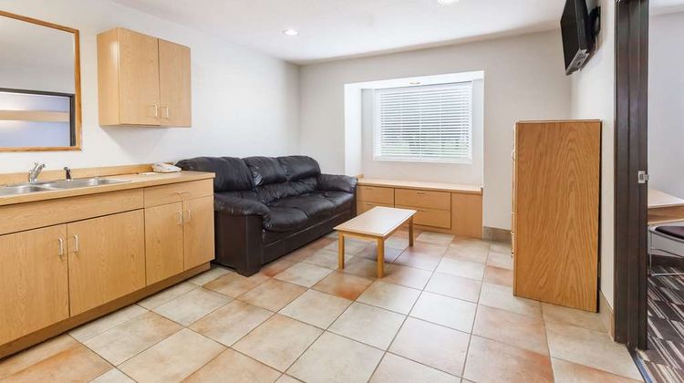 Microtel Inn & Suites by Wyndham Ardmore Suite
