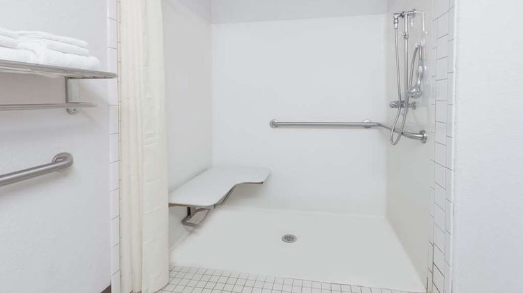 Microtel Inn & Suites by Wyndham Ardmore Room