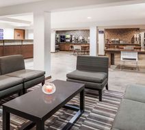Microtel Inn & Suites by Wyndham Ardmore Lobby