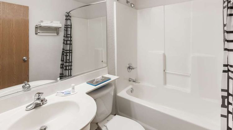 Microtel Inn & Suites by Wyndham Ardmore Room
