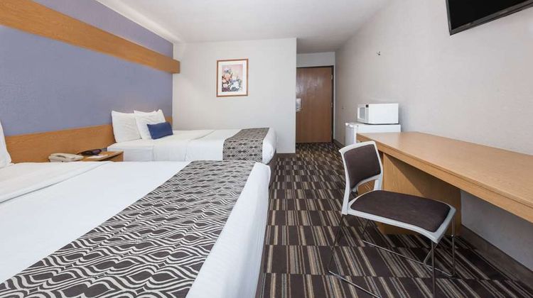 Microtel Inn & Suites by Wyndham Ardmore Room