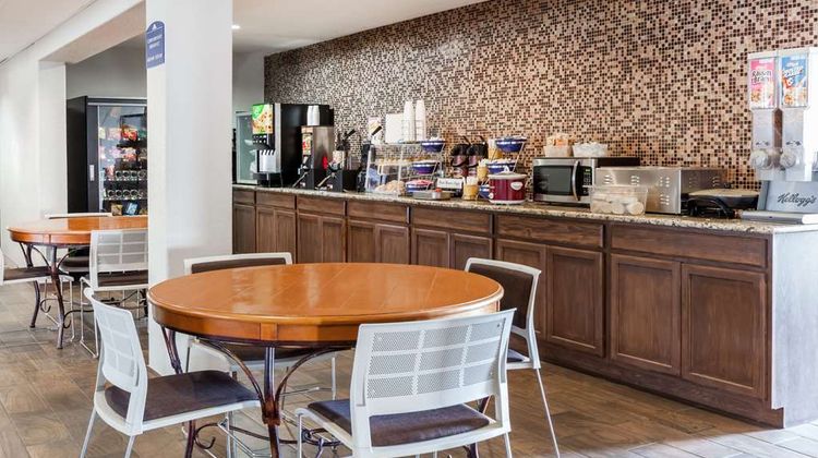 Microtel Inn & Suites by Wyndham Ardmore Lobby