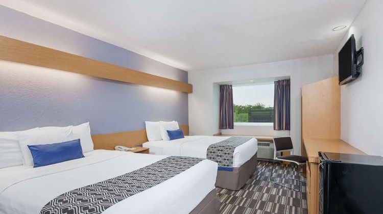 Microtel Inn & Suites by Wyndham Ardmore Suite