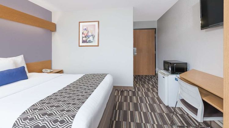 Microtel Inn & Suites by Wyndham Ardmore Room
