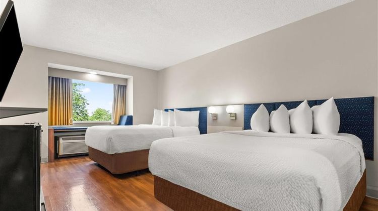 Microtel Inn & Suites Salisbury Room