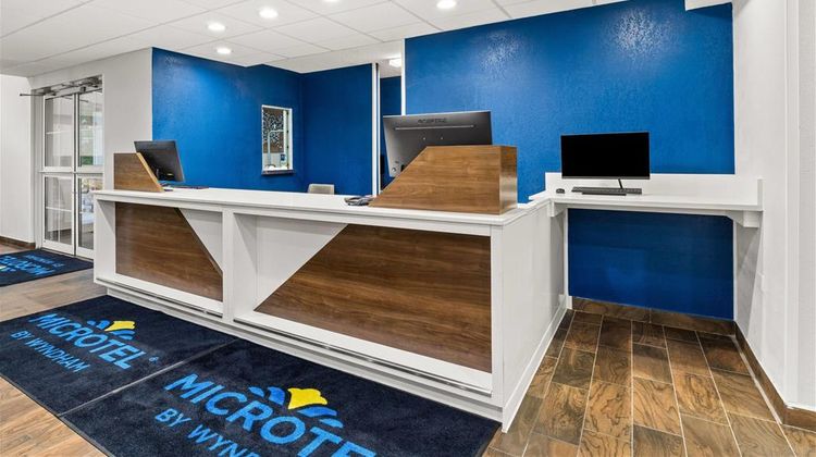 Microtel Inn & Suites Salisbury Lobby