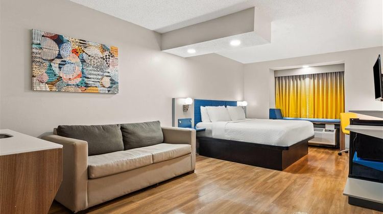 Microtel Inn & Suites Salisbury Suite