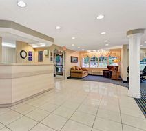 Microtel Inn/Suites Cincinnati Arpt Lobby