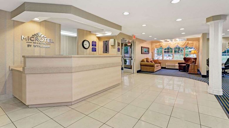 <b>Microtel Inn/Suites Cincinnati Arpt Lobby</b>. Images powered by <a href="https://iceportal.shijigroup.com/" title="IcePortal" target="_blank">IcePortal</a>.