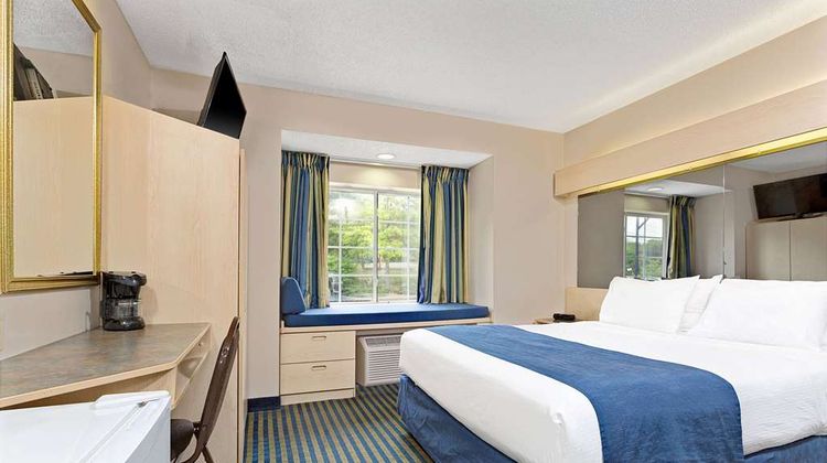 Microtel Inn/Suites Cincinnati Arpt Room