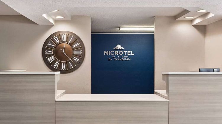 Microtel Inn/Suites Cincinnati Arpt Lobby
