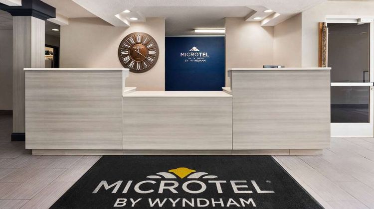 Microtel Inn/Suites Cincinnati Arpt Lobby