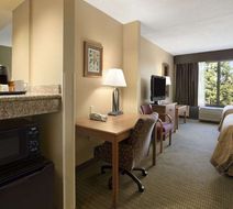 Wingate by Wyndham Little Rock Room
